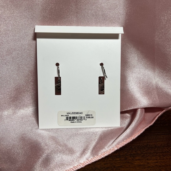 Michael Kors NEW teardrop earrings - Picture 10 of 15